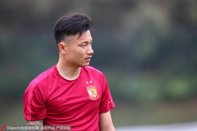 一名怀孕的母亲（瑞秋）和丈夫（马特）在农村遭受车祸，一名农人和他的老婆为他们供给了居处吗，瑞秋很称心识到农人的孩籽实际上是偷来的，就在他们试图逃离农场的时辰，瑞秋却行将临蓐....