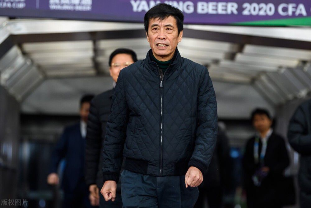 杰森虽然不喜欢这个油滑势利的家伙，但也没有拒绝马蒂载他一程的好意。